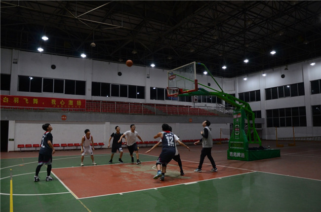 紀念“五四”運動100周年——城投集團、昌南新區(qū)開展籃球友誼賽