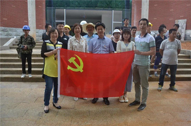 炎炎夏日送清涼，點(diǎn)滴關(guān)懷暖人心——城投集團(tuán)各黨支部開(kāi)展“送清涼”慰問(wèn)一線(xiàn)員工活動(dòng)