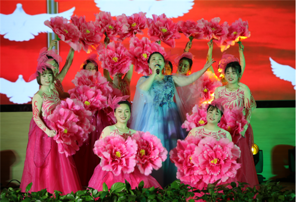 昌南新區(qū)、城投集團(tuán)舉行慶祝2021年元旦文藝匯演