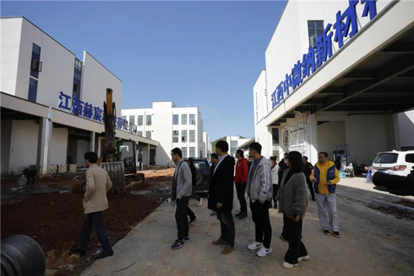 記者節(jié)：媒體聚焦昌南新區(qū)、城投集團重點項目建設工地