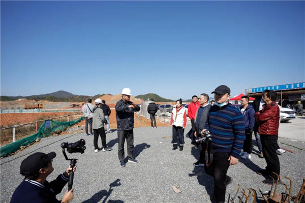 記者節(jié)：媒體聚焦昌南新區(qū)、城投集團重點項目建設工地