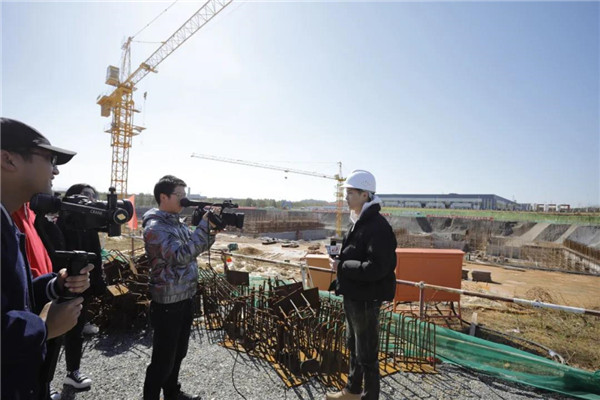 記者節(jié)：媒體聚焦昌南新區(qū)、城投集團重點項目建設工地
