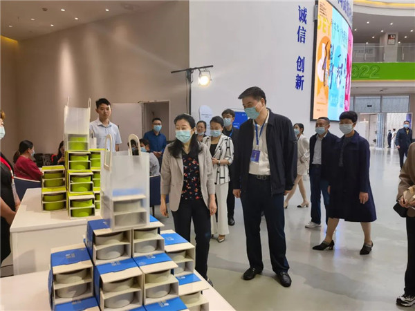 新理念、新時(shí)尚、新方式、新感受——德宇集團(tuán)舉行2022得雨活茶新品發(fā)布推廣會(huì)