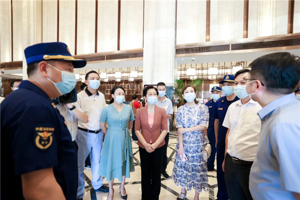 胡雪梅調(diào)研國慶期間不停工重點(diǎn)項(xiàng)目、商貿(mào)旅游消費(fèi)工作