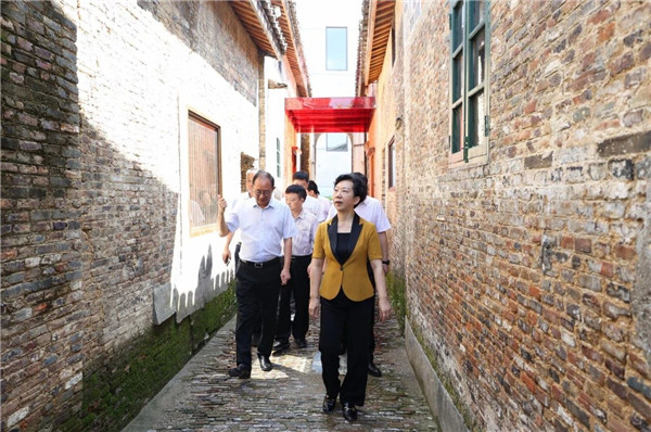 胡雪梅:珍惜寶貴資源資產(chǎn) 政企同心同向發(fā)力 共促全市經(jīng)濟(jì)高質(zhì)量發(fā)展